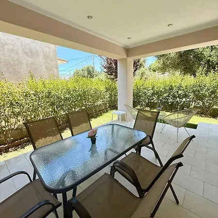 Makis & Lena's Villa *