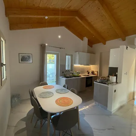 Makis & Lena's Vilă *