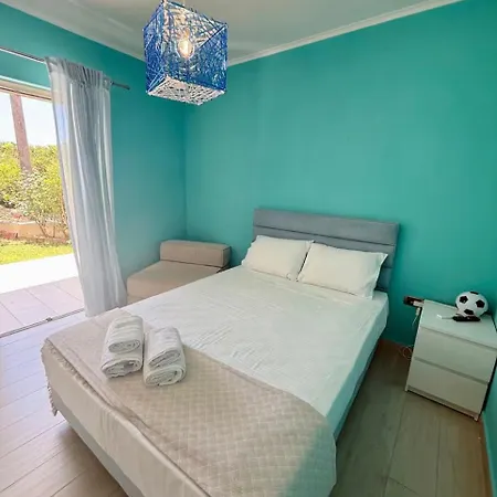 Makis & Lena's Villa *