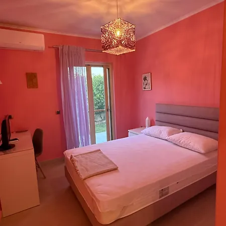 Makis & Lena's Vilă *